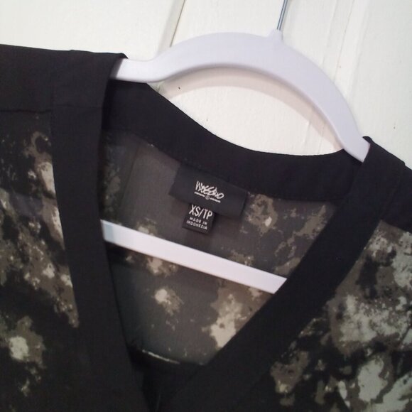 Mossimo Blouse Women XS Long Sleeve Sheer Pattern Black Gray - Picture 9 of 15